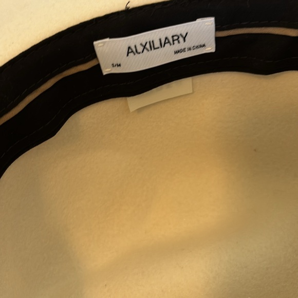 Aritzia Auxiliary Hat Size Small/Medium - Picture 4 of 4